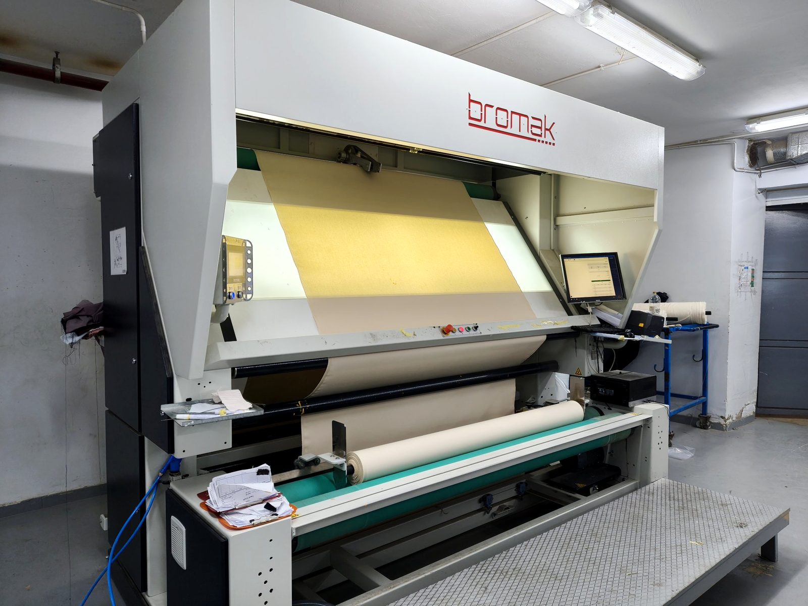 The grey-fabric inspection machine